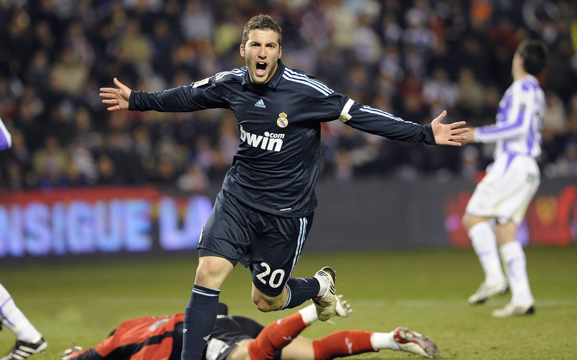 乔·莫伊：无论进攻还是防守，他在全黑队的作用无可替代，乔乔莫伊斯